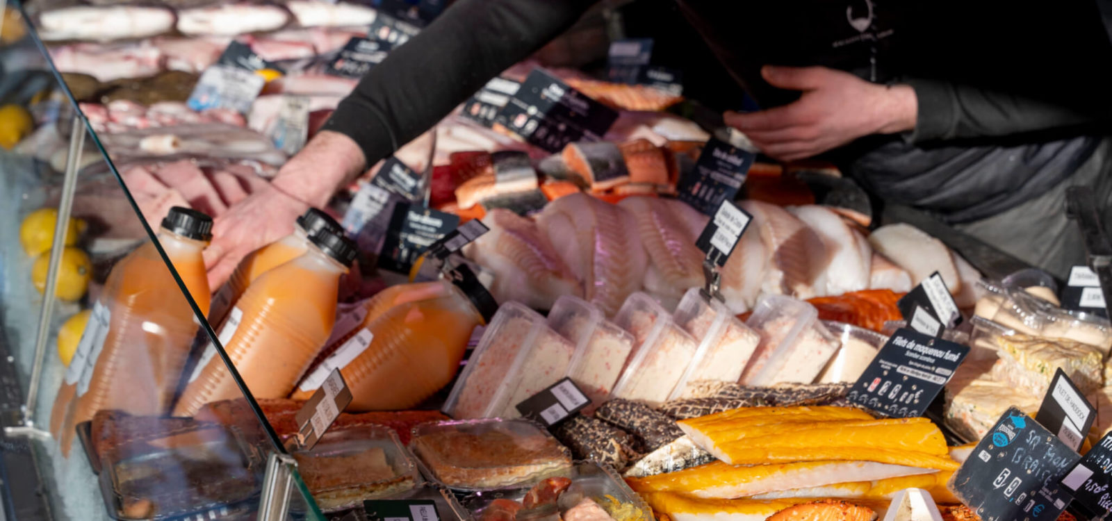 Large choix de poissons et fruits de mer