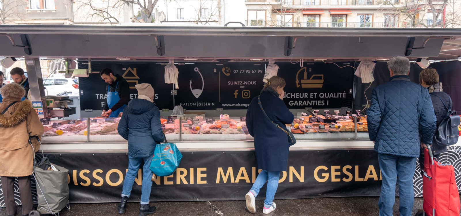 Notre étal au marché place Saint-sauveur